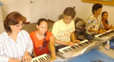 Alumnos y maestros del curso elemental de msica